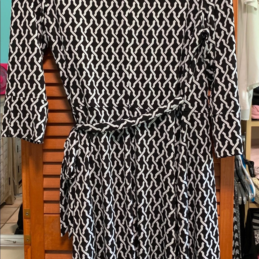 Dress - Picture 2 of 4